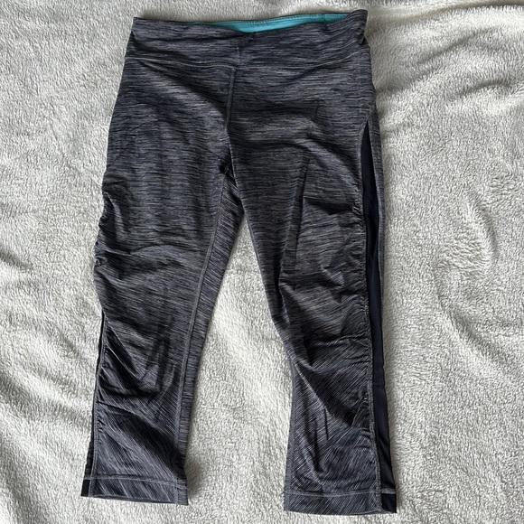 Lululemon crops size 6 - Picture 1 of 6